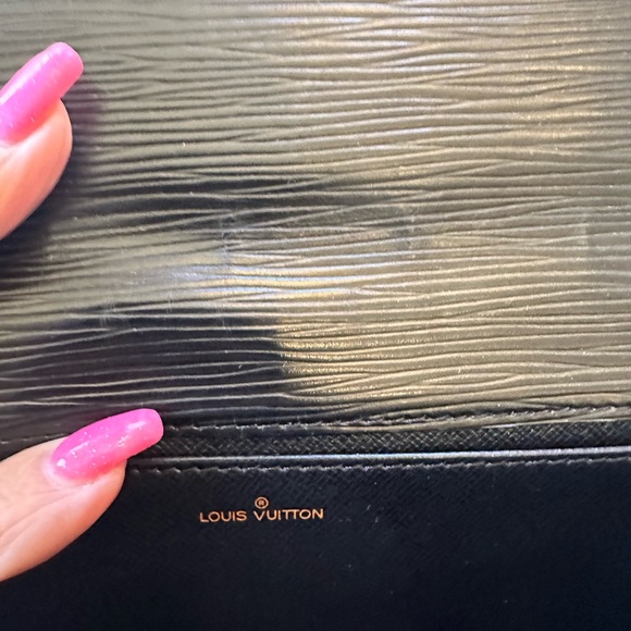 Louis Vuitton Epi Jena Clutch, Black, W/ dust bag, LB box & LV Gift bag. - Picture 8 of 16